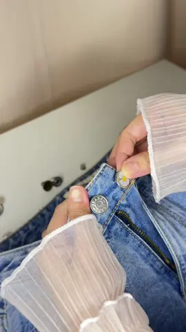No more tight jeans for yah 👖😉 #buttons #pins #buttonpins #pantsextender #adjuster #fyp