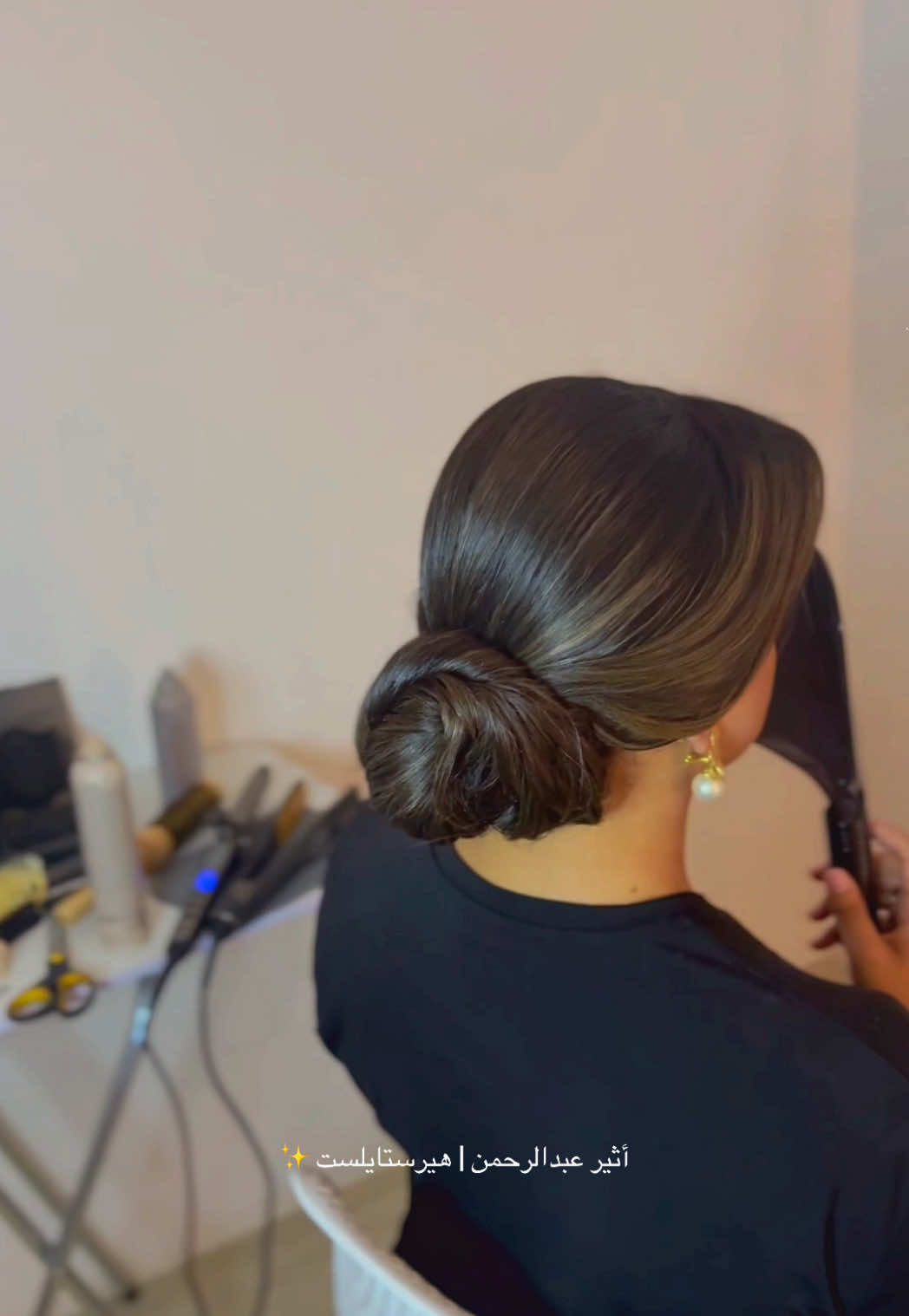 تسريحة ملمومه أنيقة 🤍✨ #CapCut #fyp #hairstyle #هير_ستايل_الخرج #الخرج_الرياض #عرايس_2025 #أثير_عبدالرحمن #هير_ستايل #الخرج #جامعة_سطام_الخرج #fip 