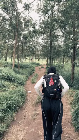 Outfit trecking tipis tipis 🫣 #fyp #trecking #yogyakarta #OOTD #hydropack #baggypants #jaket 