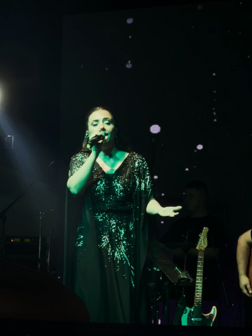 Bi navê hemû evînan Bi rengê ba û çiya Bi qasî ava derya Dilop dilop ji te hezdikim'  Silav û hezkirin 😉🌸  #xece #xecê #amed #konser #diyarbakır #kürtçeşarkılar 