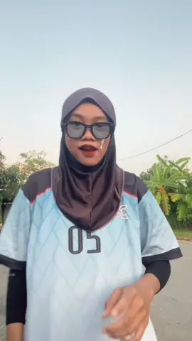 @sibongsu dia dengkii gessss tgk ah apa dia buat kat muke sye😒