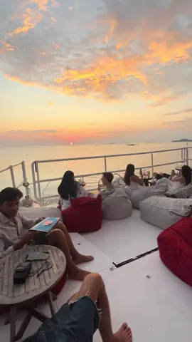 Sunset karimunjawa gak ada obat  Sunset 28 Mei 2025  Reservasi  ☎️085325222888 #sunset #sunsetkarimunjawa #wonderfulindonesia #wonderfulkarimunjawa #bens #fyppppppppppppppppppppppp #hiutourkarimunjawa #paketwisata #cafeapung #cafe #karimunjawaisland #karimun #karimun jawa malam #karimunjawa 