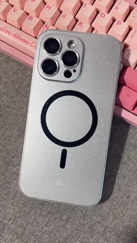 Esta funda de teléfono con marco metálico realmente replica la sensación original del iPhone, es duradera y a prueba de golpes, y es una buena opción.#iPhone #iPhone16 #phonecase #advance #fashion #3c #Premium #Trend #Magnetic #case #iphonecase #fyp #iphone #tiktok #apple #applecase #iphone14 #iphone15 #iphone