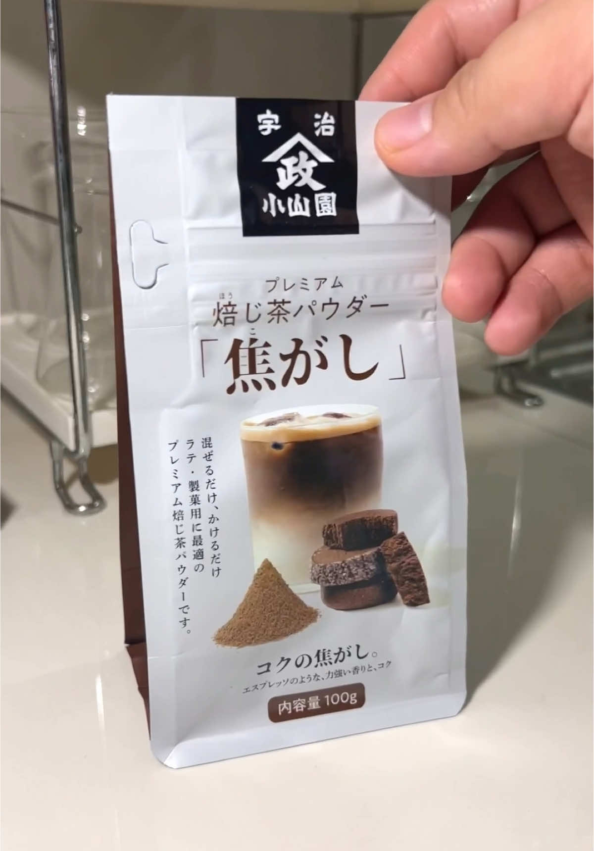 📍 Yamamasa Koyamaen Hojicha 🍃 Kogashi • aroma - 5/5 • Flavor - 4.5/5 • bitterness - 2/5 • Rating - 4.5/5 - Got this from the Orange app - Smells so amazing I seriously want it as a perfume haha - Rich, dark, smoky, and nutty—in the best possible way. - The flavor is so addictive, I can't stop sipping. - Will I repurchase? 1000% YES. Recipes (according to the packaging): - Latte  • 4g powder • 50g cold water • 150g oat milk • 10g sweetener #Hojicha #kogashi #yamamasakoyamaen #hojichalatte 