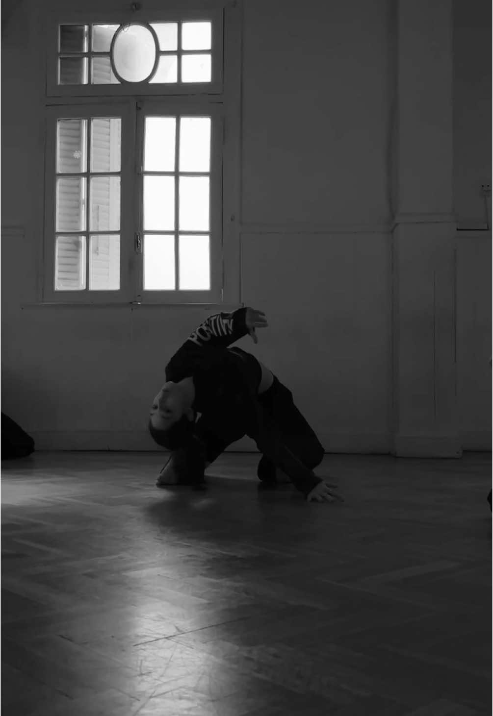 🐍🦎 #contemporarydance #acro #contemporaryacro #fyp #dance #critter 