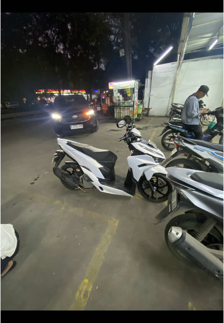 halo user vario👋🏻 #fyp #fypシ゚ #vario #varionistyindonesia #variomodifikasi #vario125 #vario125new #varioproper 