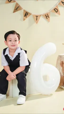 “ Cảm ơn cậu bé đáng yêu đã chọn ba mẹ là gia đình     Cảm ơn con vì đã gặp mẹ tuổi thanh xuân ❤️” 🎉Đón bộ ảnh sinh nhật 6 tuổi thật xịn xò cùng nhà Ồ  ✨Mỗi hành trang con lớn lên là một kỉ niệm không bao giờ quay lại được vì thế hãy lưu ngay những khoảnh khắc đáng của con bạn ngay hôm nay nhé ! #obabystudio #newbornnhàồ #thôinôinhàồ #giađìnhnhàồ #viral #xuhuong #noiluugiuyeuthuong 