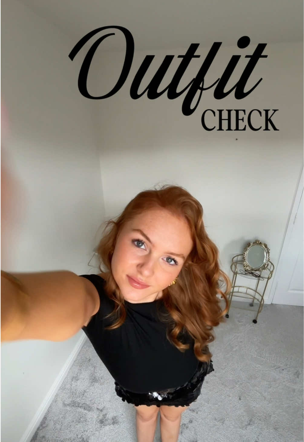 Oh we do love an all black outfit #OOTD #outfit #fashion #fashioninspo #outfitinspo #sparklyskirt #sequins @Rebellious Fashion 