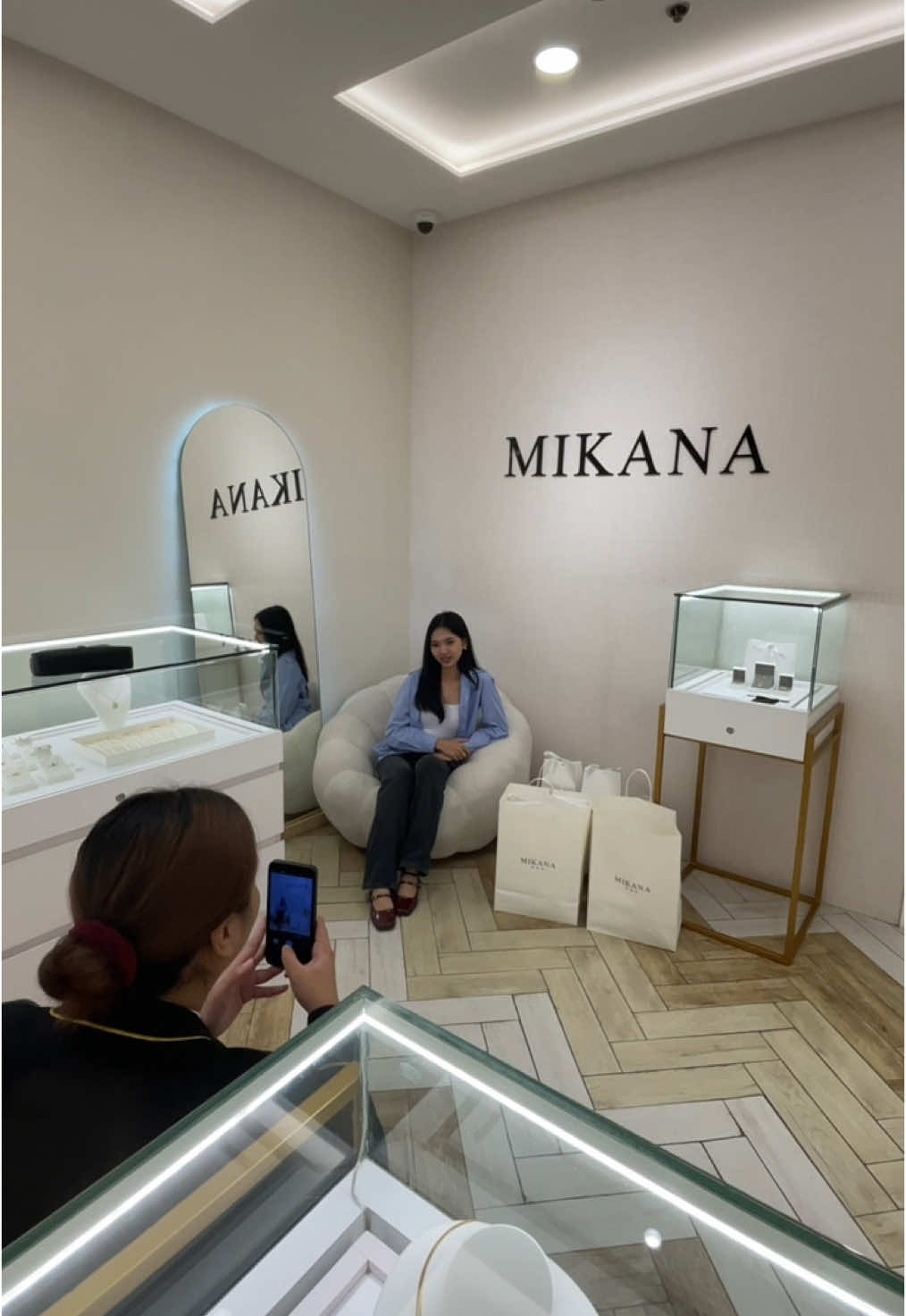 shopping with @Mikana #SchoolInStyle #mikanacarefreeluxury 