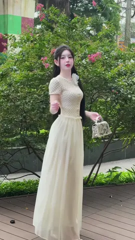 Váy dài vẫn thật ume phải không các c!! C nào thích guu như này nhớ vào nhà e Thư nhaa!!#xuhuongtiktok #viralvideo 