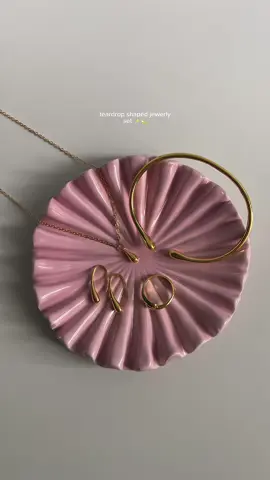 istg it’s so pretty 🥺✨ #jewelry #jewelryset #accessories #jewelryaccessories #jewelries #fyp #trending #viral 