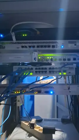 Kecilan Aja Om😁 #isp #server #optic #mikrotik #mikrotikindonesia #fyp #fypage #jaringan #xyz 