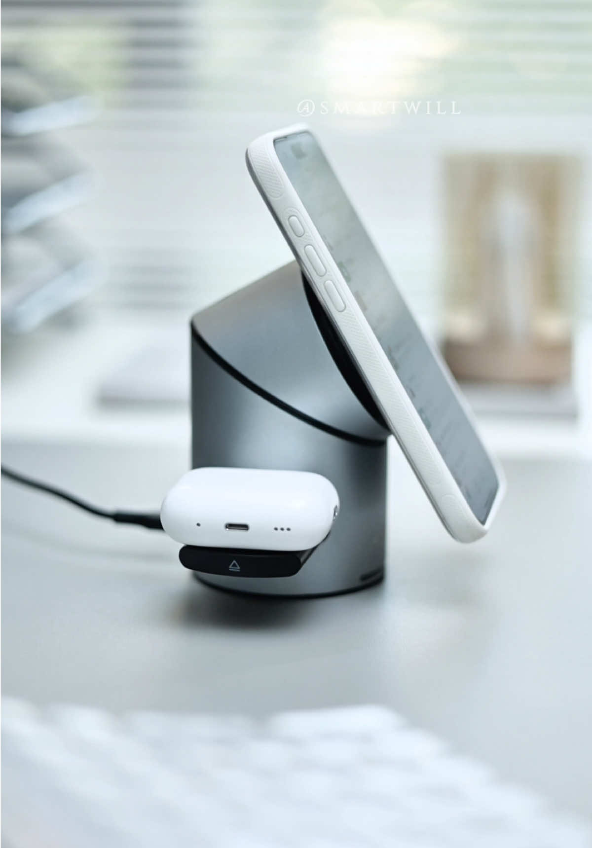 This is exactly the kind of charging setup I’ve been looking for!  #3in1wirelesscharger #chargingstation #fastcharge #wirelesscharger #techtok #gift #tiktokshopmemorialday 