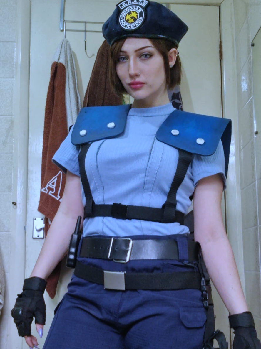 Jill sandwich has arrived!  • (I loved meeting everyone at MCM!! U all looked amazing and were so sweet! Thank you @MCM Comic Con for letting me attend as a creator!) • {#jillvalentine #jillvalentinecosplay #jillvalentineresidentevil #resi #residentevil #residentevil1#cosplay #cosplayer #fyp }