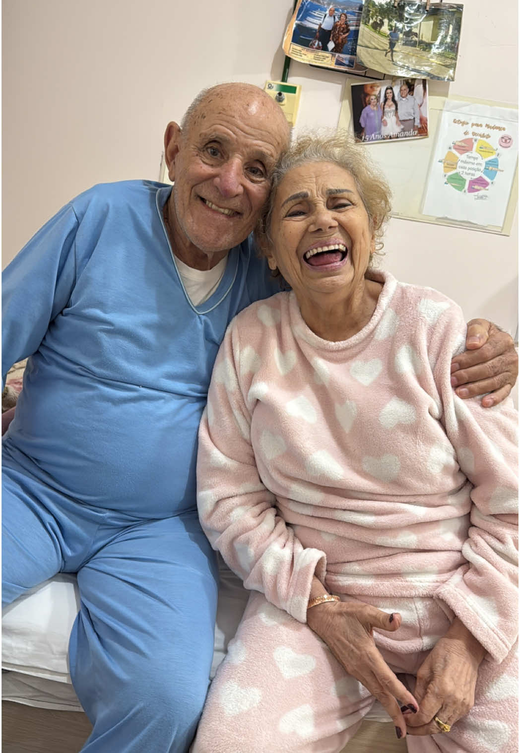 Um dia sem visitar meus véinhos e essa é a saudades deles 🥰 . . . #CuidadoComAmor #HonrarPaiEMãe #DeaPeople #alzeimer #coquinha #VidaReal #EmpatiaSempre #JulgarNãoÉCuidar 