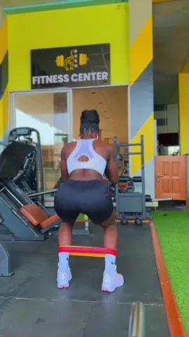 Leg burner🔥🔥. Challenge yourself, how many reps can you go? #fyp #Fitness #legday #goviral #trendingvideo #tiktokuk🇬🇧 #tiktokkampalauganda🇺🇬🇺🇬🇺🇬 #rushfitnessnaalya 