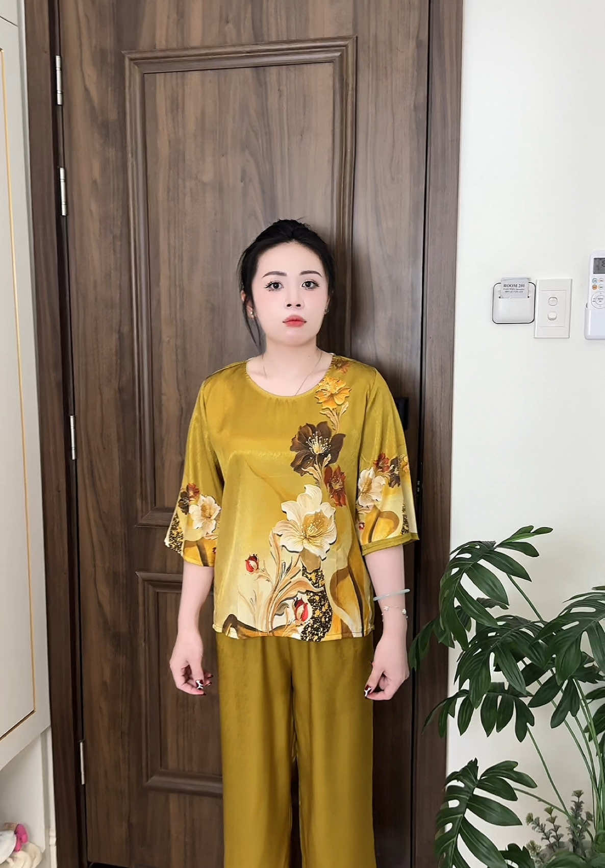 Mẫu này mua cho mẹ mặc vừa sang vừa mát luôn í #hồngnhungđồbộ #Nhungđồbộ #xuhuongtiktok #dobomacnha #dobonu #dobo #viral #videoviral #xuhuong #dotrungnien #dobochome #dobotrungnienchome 