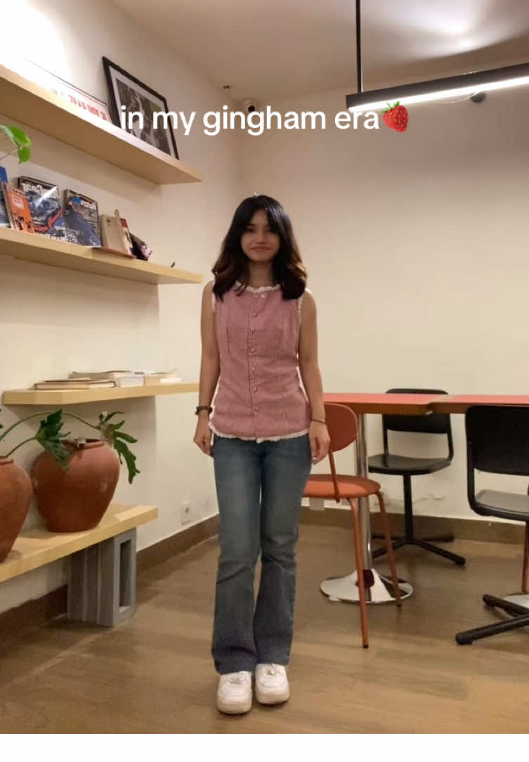 officially obsessed with this red gingham top 🍓 café fit secured from @aesthete.yourlife 🌞🫶 #fitcheck #OOTD #ginghamtop #redgingham #outfitideas #outfitinspo #easyoutfits #fashioninspo #ginghamstyle 