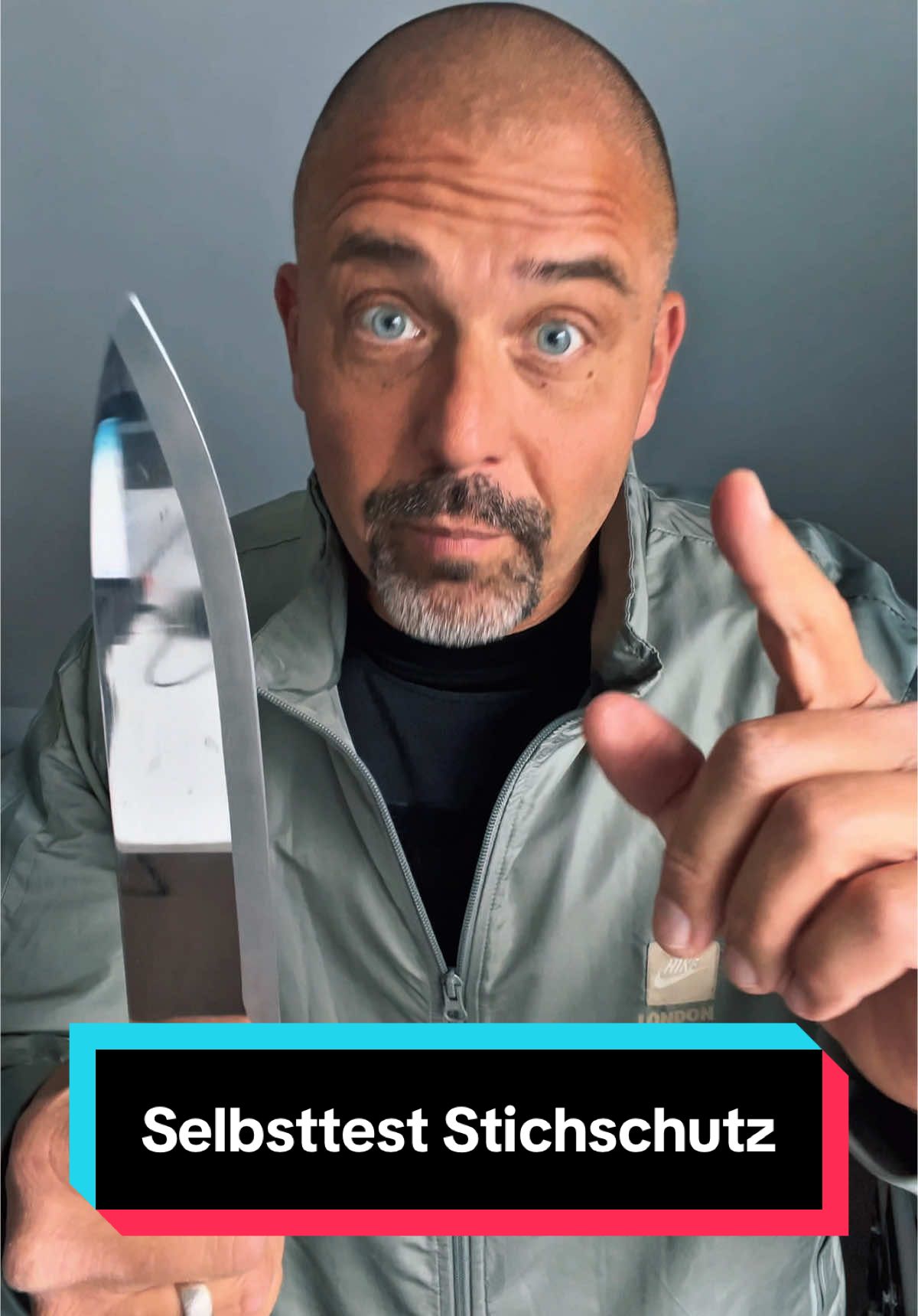 Stichschutz für nur 50 Euro? Mein Selbsttest & Fazit!  #stichschutz #selbstschutz #selbstverteidigung #notwehr #waffengesetz #polizei #ordnungsamt #produkttest #sicherheitsdienst #sachkundeprüfung34a #sicherheitsausbildung #fachkraftfürschutzundsicherheit #wachdienst #34agewo #veranstaltungsschutz #ladendetektiv #türsteher #lernenmittiktok 
