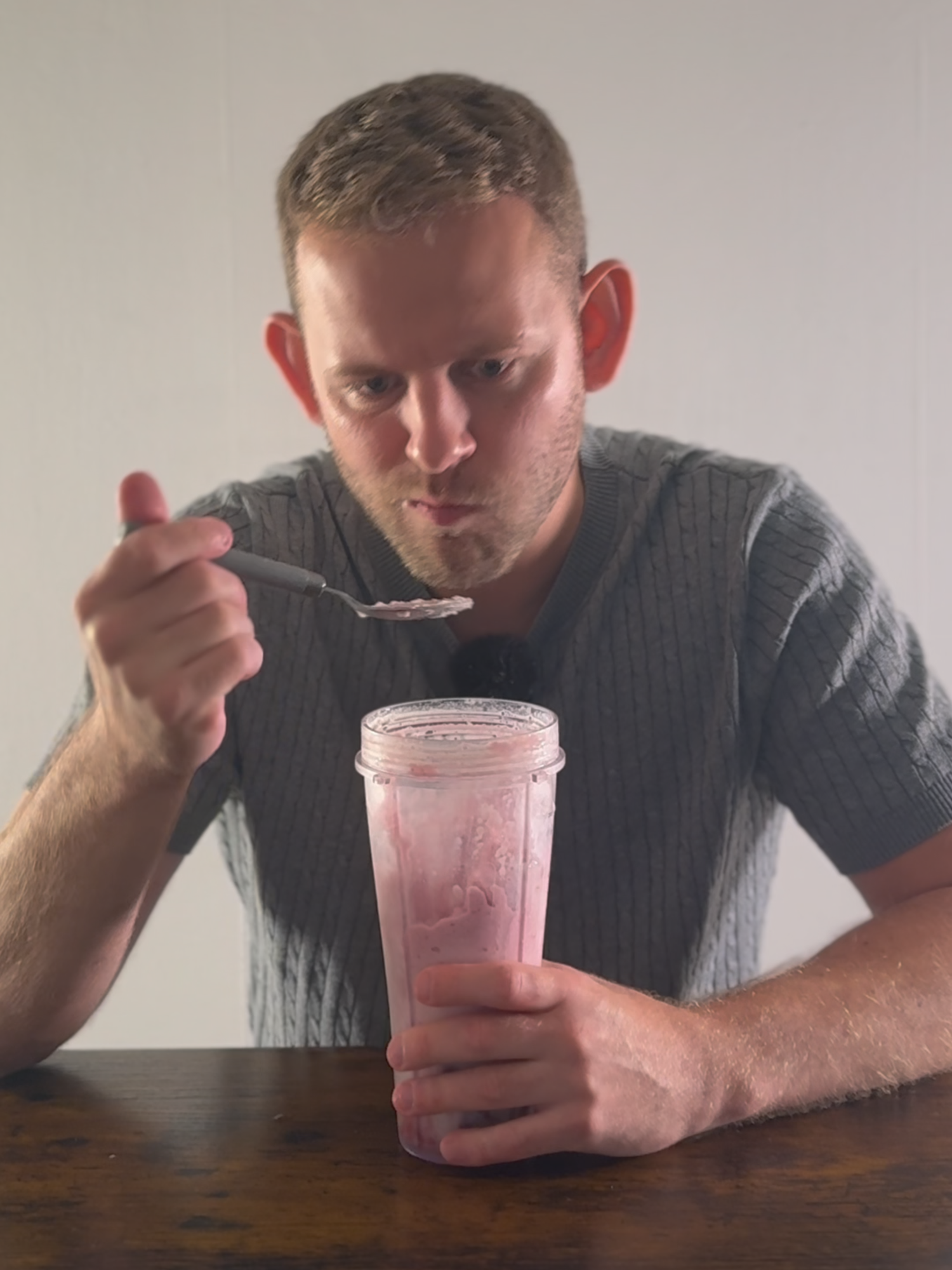 Recipe & Free Weight Loss Guide Below  ⤵️ Comment ‘LOSE’ & I’ll send you my free weight loss guide! 150g Frozen Strawberries 150g Frozen Ice 1 Scoop Protein Powder 172 Calories & 24g Protein