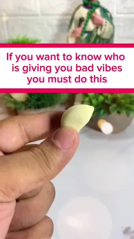 If you wanna know who is giving you bad vibes,you must do this the first thing we need is a peeled clove of garlic,before going to sleep and on your left palm,you are going to draw three crosses with your clove of garlic,while you do this you must say,in my dreams,you will reveal yourself and you will not do any more harm to me,by the power of these three crosses,everything you wish me will come back to you,and that's it,you will go to sleep with the person you dream about that night,it is the person who sends you those bad vibes,but don't worry with this,you have already returned what they send you. #witch #witchtok #witchcraft #witches #Florida #miami #newyork #california #Arizona