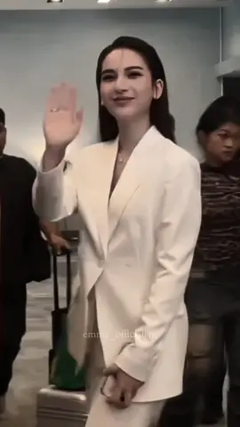 สูทหล่อ🫠 #odaisy #emmaodaisy #emmamartini #เอ็มม่ามาร์ตีนี่ 