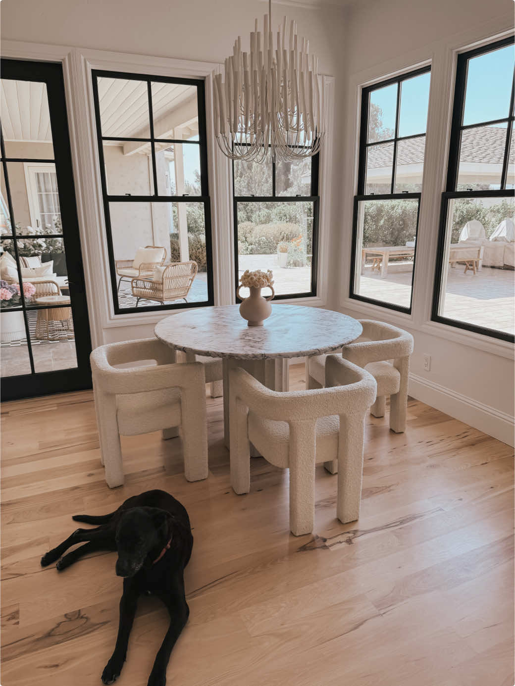 These beautiful table covers protect your rounds tables and look stylish in your home☺️ Shop them from my my link in bio  #amazonhomefinds #amazonfavorites #amazonmusthave #youwillloveit