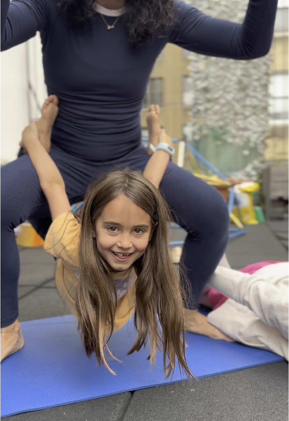 Bow Swing Pose, No hands! #bowswing  #partnerpose  #kidsyoga  #asp #fyp  #yogafun  #yogainschools  #comeplayyoga  #karmakidsyoga