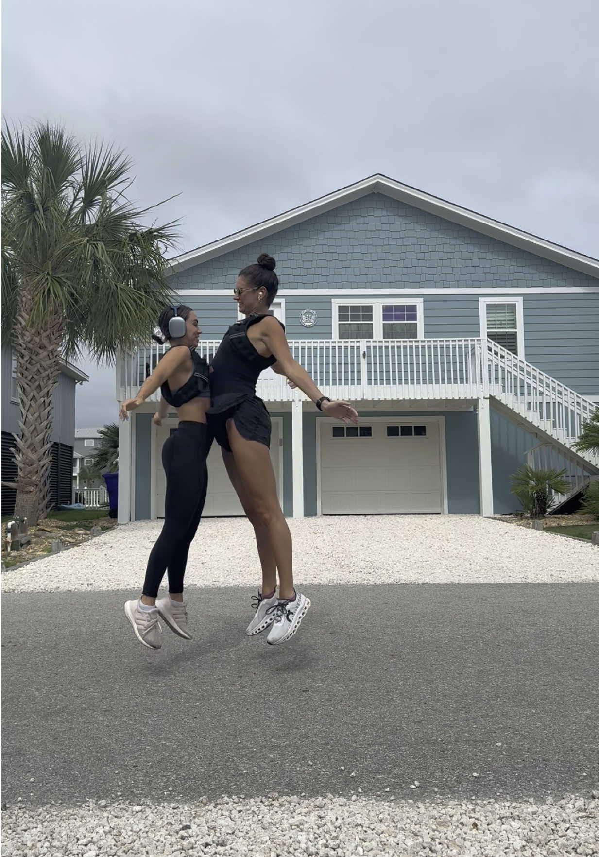 Girls who ruck >>> #ruck #rucking #Fitness #run #runner #runtok #Vlog #vlogging 