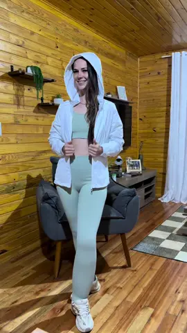 Linfedema não me limita. Eu uso o que me faz bem e arraso na academia com estilo! 💪✨ Obrigada, Âmbar, pelos looks lindos! #LinfedemaComEstilo #LookDeAcademia #CorpoLivre