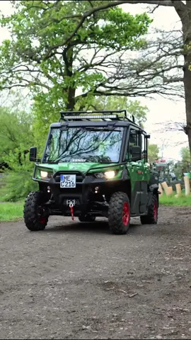 15 | Traktor vs. Can-Am Traxter!🚀   Das ganze Video könnt ihr euch auf meinem YouTube Kanal “AgrarNils” ansehen!😎 Egal ob beim Maishäckseln, in Transporten jeglicher Art, Fahrten über den Acker und im Gelände oder einfach nur Spaß haben - mit meinem Can-Am Traxter HD10 habe ich im letzen Jahr Arbeit & Spaß direkt miteinander verbunden. Das perfekte Fahrzeug also für alltägliche Transportarbeiten und Ackerkontrollfahrten?  @Can-Am Off-Road #landwirtschaft #canam #farming   