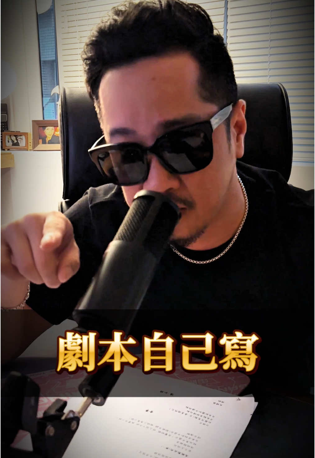 拜託⋯ · · ·不要再拿自己去跟別人比較，因為怎麼比都比不完，也只會越比越內耗，不斷的精進自己充實自己你會發現自己成長非常多👍 #sam哥 #人生 #劇本 #思維 #成長 #晚安系列 #自我成長 #自我提升 