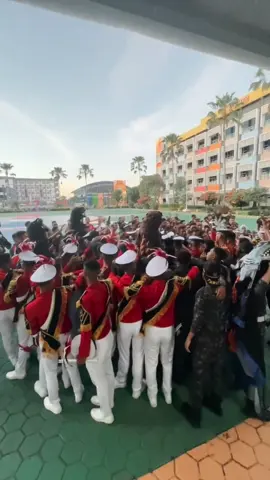 #poltekpelsurabaya #surabayavaganza #marchingband #excsenior last dance 