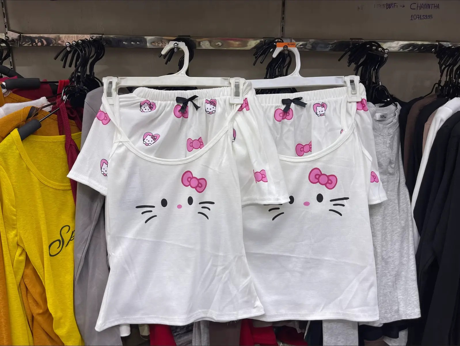 #10000គ្រប់ម៉ូត #ផេកAhTochStore #ផ្សារទំនើបស្ទឹងមានជ័យថ្មី #ជាន់ទី1 #jyp #capcut #🙏🙏🙏 #🙏🛍️ 