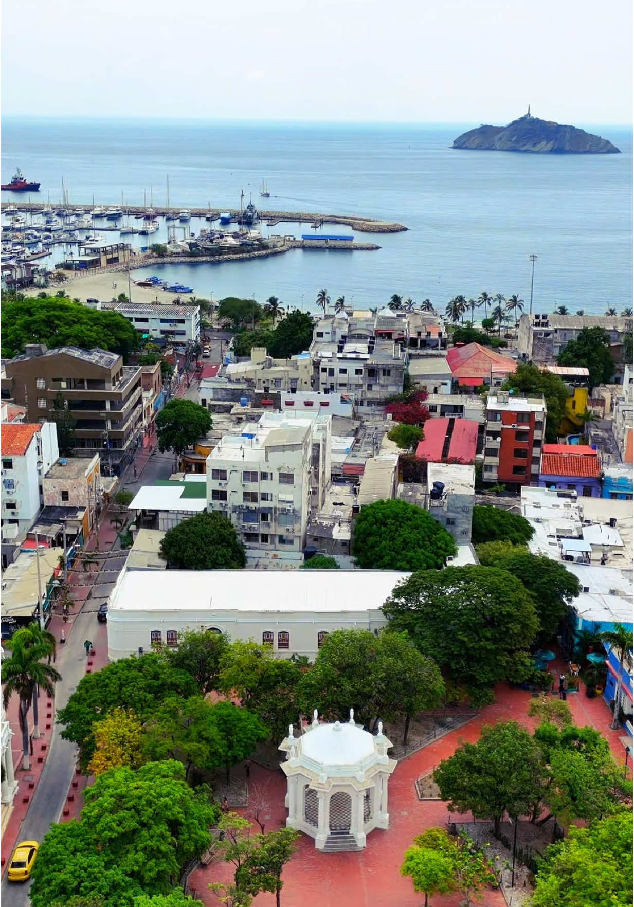 Santa Marta (La Perla de América )  #santamarta #leomolina7 #colombia #droneart #laperla 