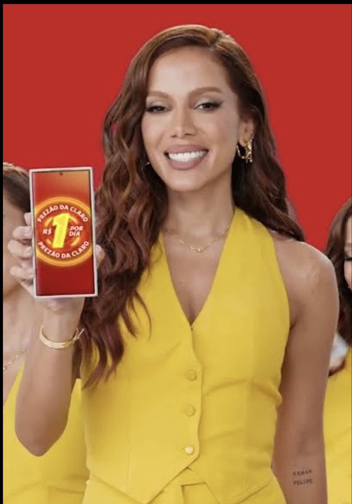 Claro divulgou um novo vídeo da campanha “Tá na sua pra curtir mais vezes”, estrelado por Anitta. 〰️ #anitta #claro #qgdaanitta