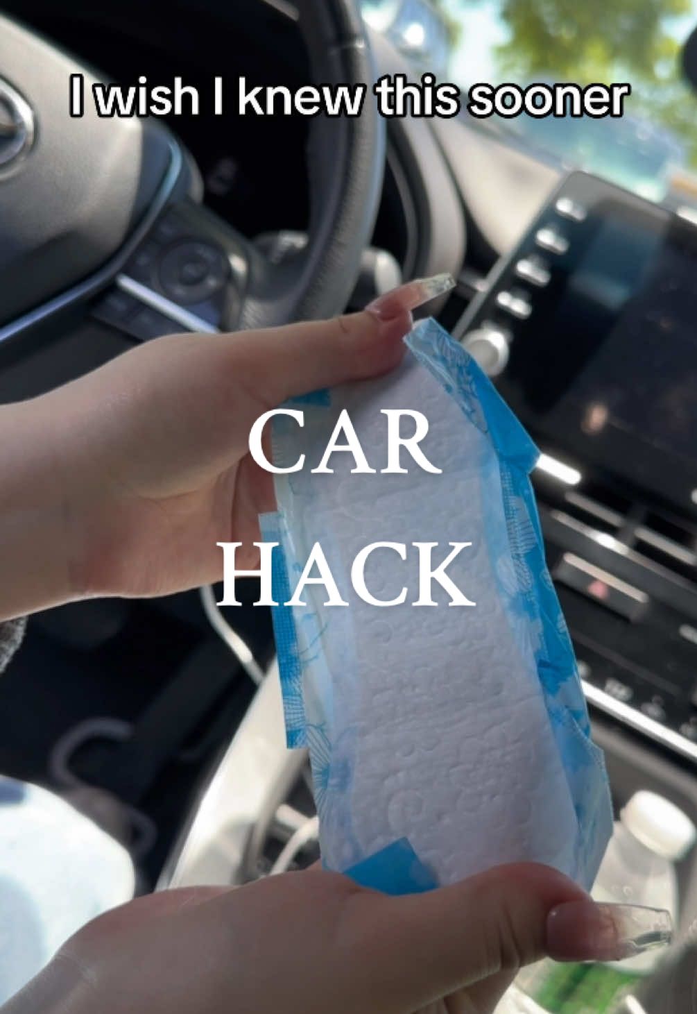 I wish I knew this sooner! Perfect car hack 👌🏻 #car #cartip #carhack #goodsmell #tipsandtricks #amazing #fyp #sanamotherhood 