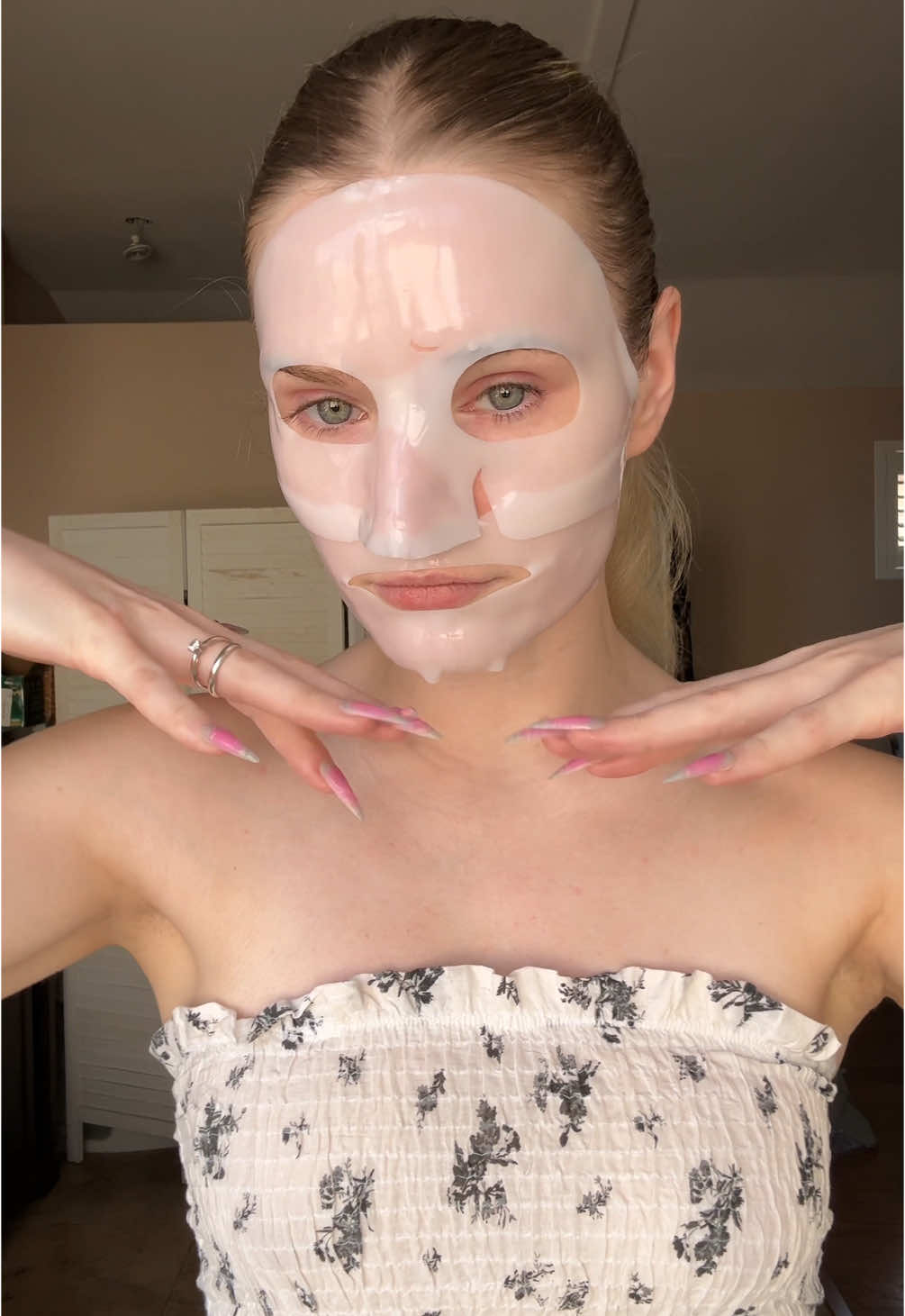 I cannot describe how amazing my skin feels 💕 @Biodance Store US  #asmr #tiktokshop #biodance #biodancecollagenmask #biodancecollagengeltonerpad 