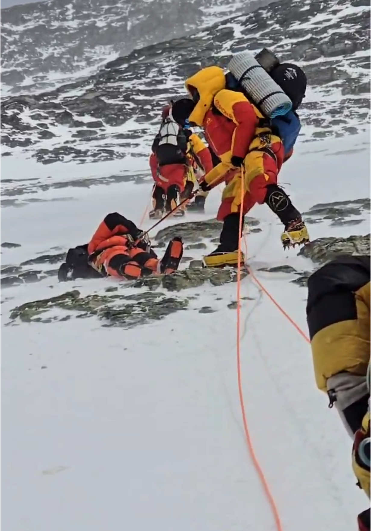 Salute to the great Sherpas for saving the lives in the Death Zone @8K Expeditions  #trending #lakpamountaineering #foryou #mountains #8kexpeditions  #8000 #nepal #lifesaver #viral #fyp 