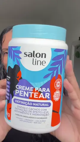 Nem preciso te convencer que Definição Natural é o queridinho das cacheadas, né? A @daniele_silvaferreira provou tudo com esses cachos brilhantes e definidos! ✨💁🏽‍♀️ #SalonLine #cremeparapentear #definicaonatural #cachosdefinidos #cabelocacheado