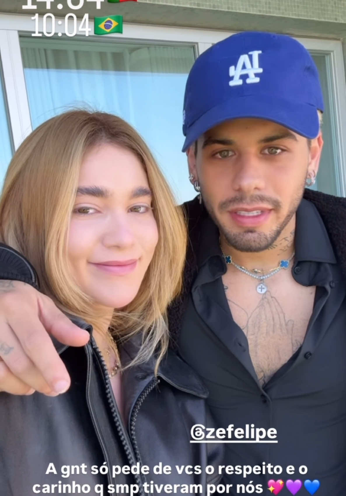 Virginia e #ZéFelipe falam pela primeira vez após o término! Os dois negaram que o rompimento seja uma estratégia de marketing, e que optaram pela separação para não se machucarem. Zé e #Virgínia pontuaram que seguirão como amigos para cuidarem juntos dos três filhos. Visivelmente emocionado no vídeo, o cantor confessou que ambos choraram bastante na última noite: “O futuro a Deus pertence”. (🎥 @Virginia) 