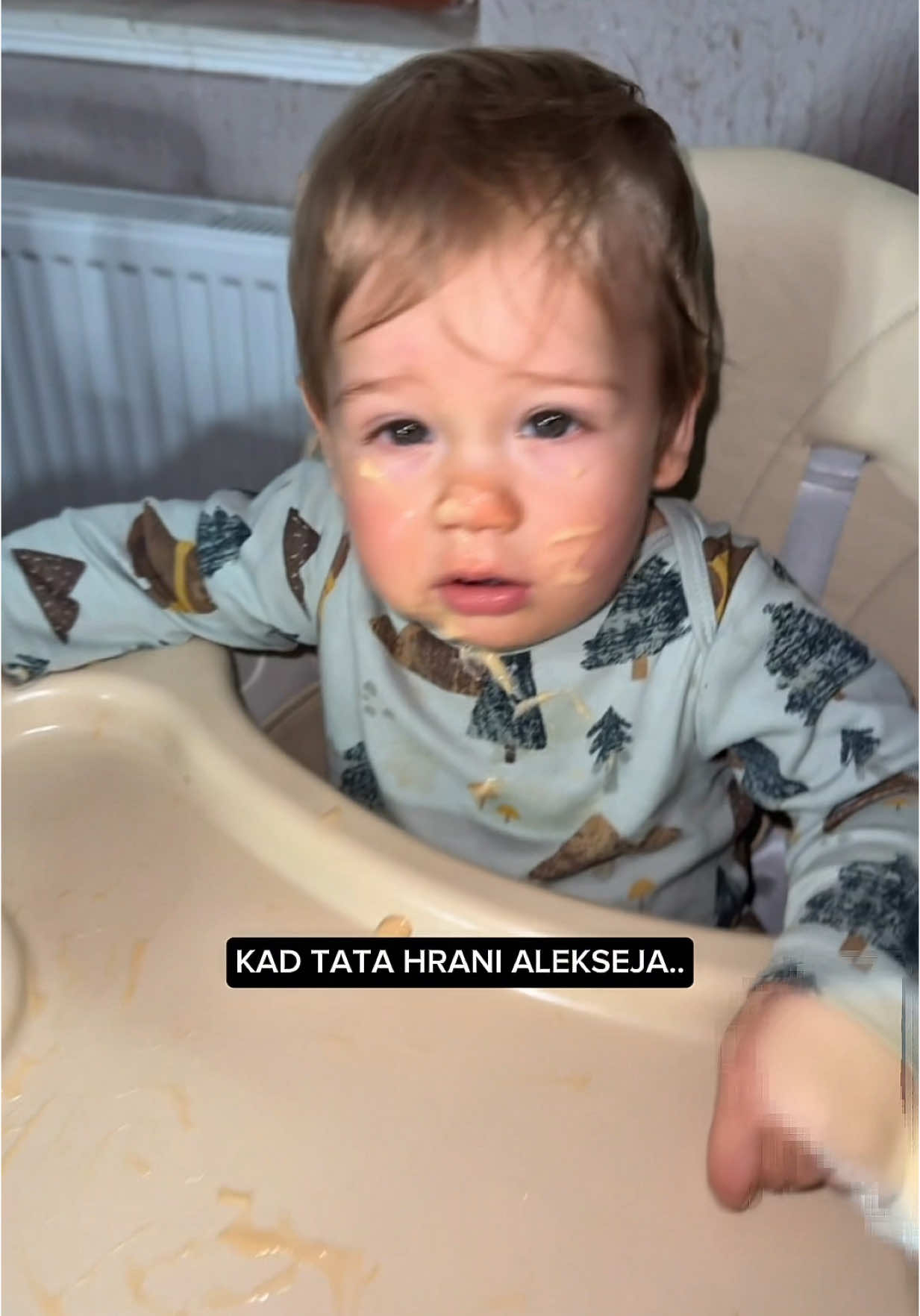 Ma udri mi tu kasiku iz ruke jos jace sine.. 😂