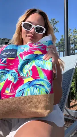 Hola mis amores!!☀️⛱️ Solo me faltaron las cornetas que las dejé en la casa, gracias por ver mis videos, los quiero!!💓💓 . . . . . . . . #reels #grwm #feliz #playa #Pool #piscina #verano #sol #playa 