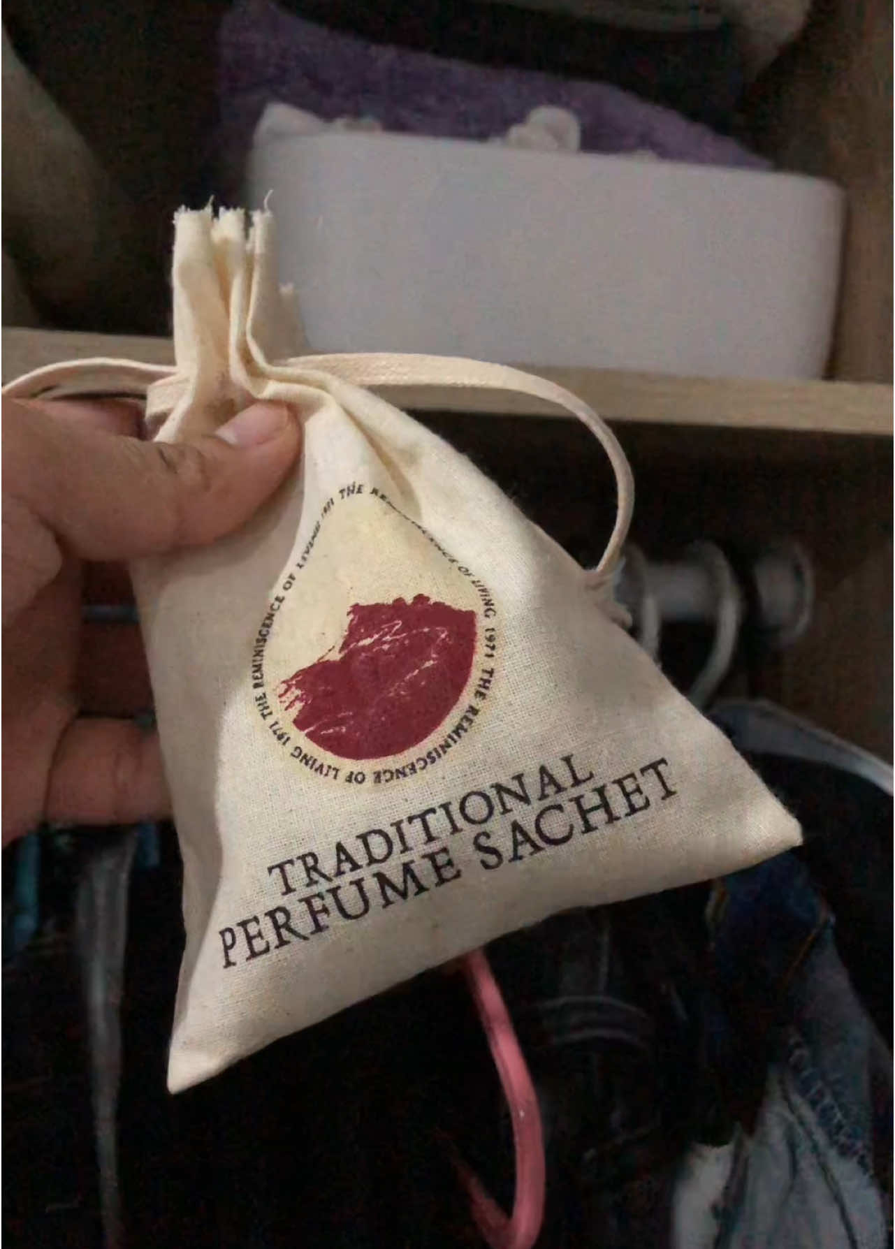 ถุงหอม KARMAKAMET วัตถุดิบธรรมชาติบ่มกับน้ำมันเข้มข้น ❌ไม่มีส่วนผสมแอลกอฮอล์ ของแท้ หอมนาน2-3เดือน พิกัดตระกร้าสีเหลือง💛  #ถุงหอม #ถุงหอมปรับอากาศ #ถุงหอมพรีเมี่ยม #ถุงหอมkarmakamet #ถุงหอมรถยนต์ #ถุงหอมใส่ตู้เสื้อผ้า 