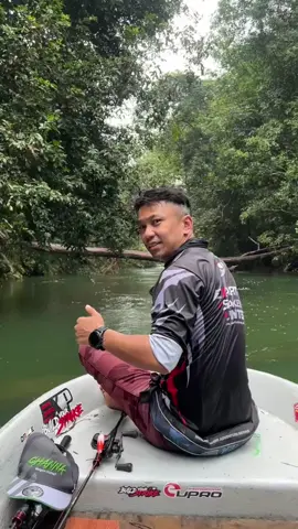 I show fishing@miesamad @kingcurutz  #expfishing #hockfishing #kakipancing #fyp #tiktokmalaysia #pancingsungai #fishingtechnique #precisioncast #castingmalaysia #pancinglure #skippinglure #junglefishing #hutantropika #pancingmalaysia 