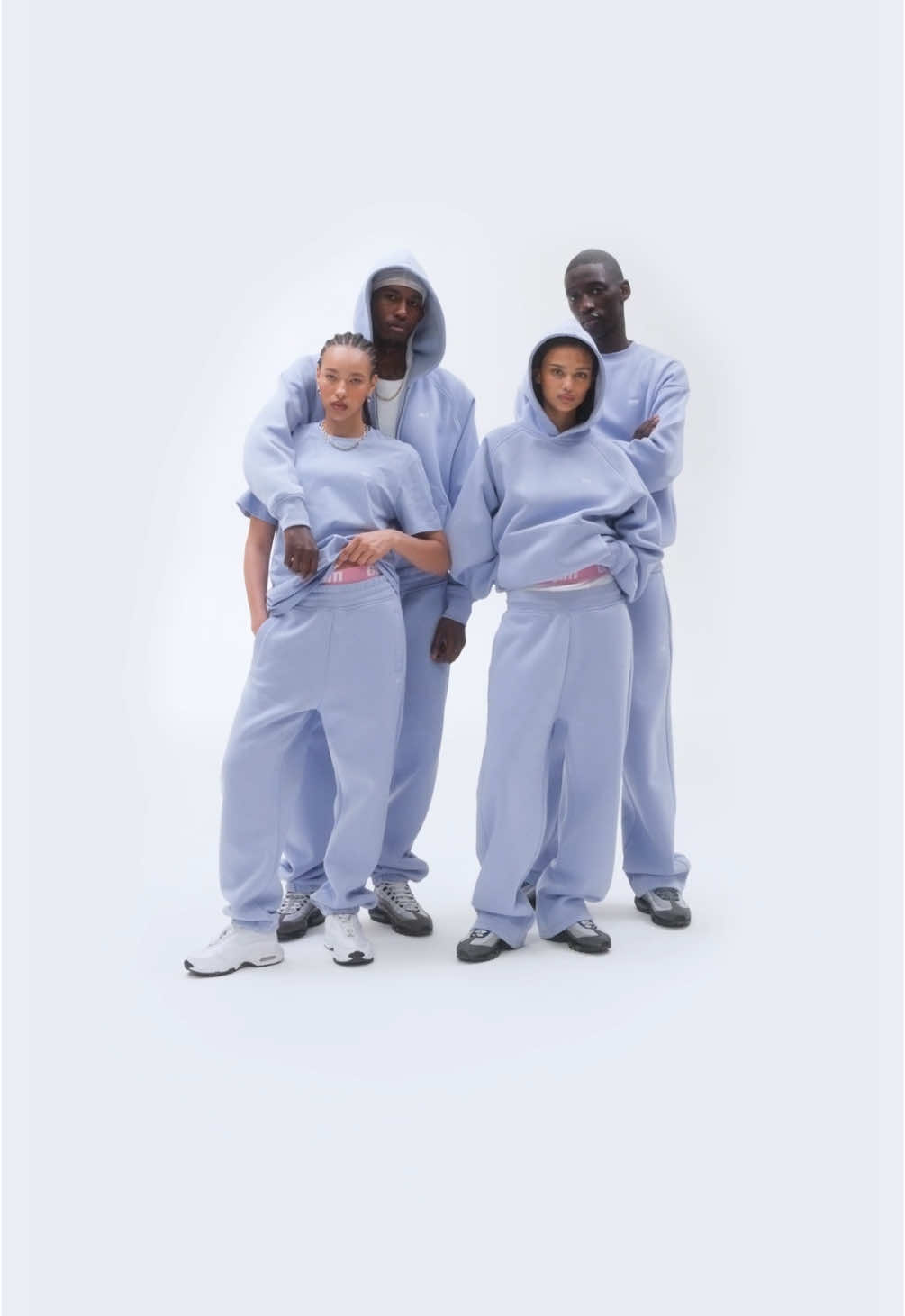 ROSES ARE RED, SOFT VIOLET IS NEW, CAN‘T WAIT FOR FRIDAY -  NEW COLORS FOR YOU. THIS FRIDAY. 6PM CET. TELLYOURFRIENDS. #6pm #6pmseason #softviolet 