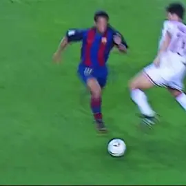 Ronaldinho skills#fyp #fypシ #foryoupage #ronaldinho #ronaldinhogaucho #dinho #footballtiktok #soccertiktok #viralvideo #futbol #futebol #calcio #skills #jogabonito 