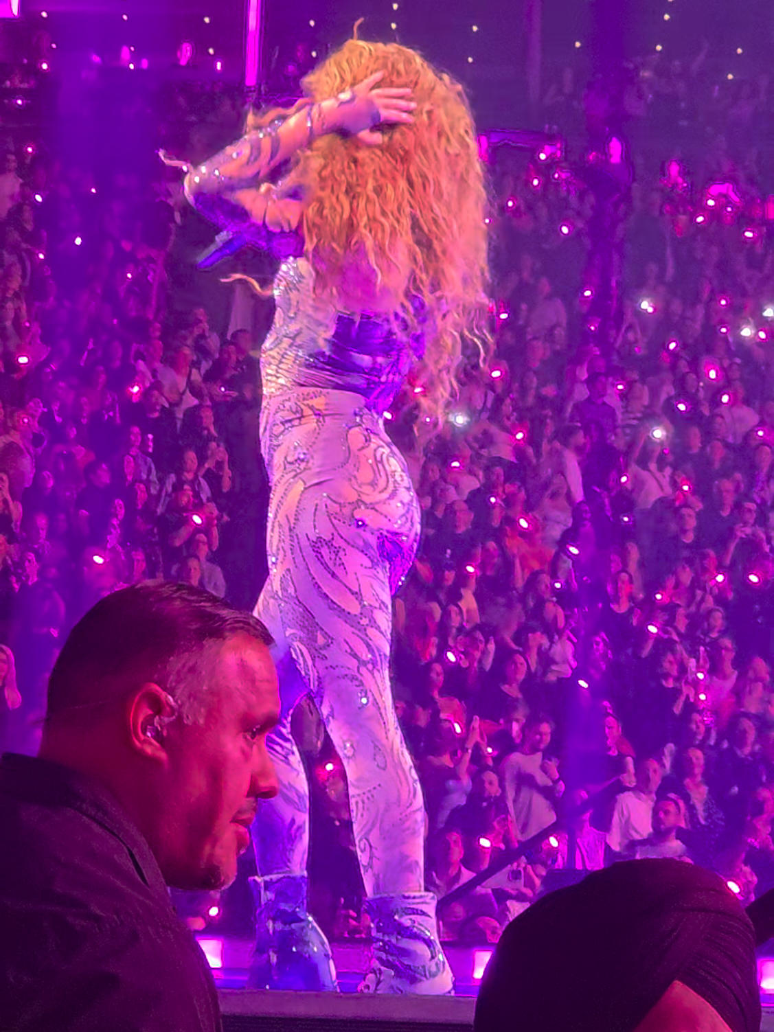 @Shakira She Wolf #toronto #scotiabankarena #lmynlworldtour #shakira #shewolf