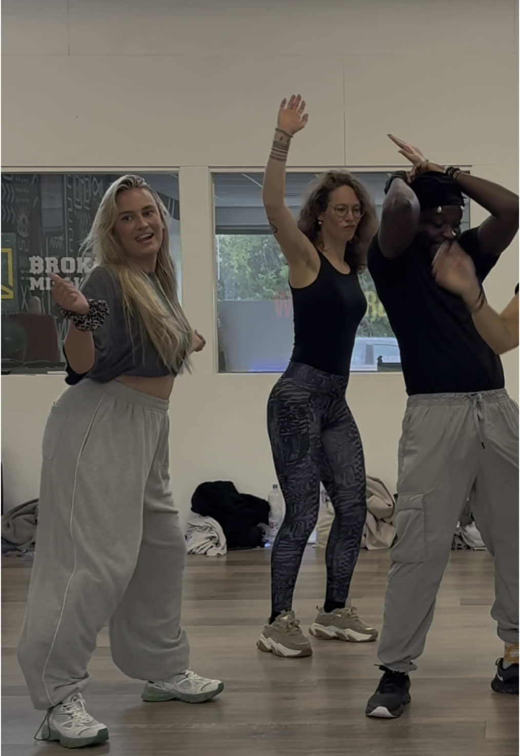 Thank you @Lolo Reyel for this amazing workshop!❣️ loved every second!  #afrodance #afro #dancer #dancehall #dancing #fyp #fy #you #danceworkshop #amsterdam #girls 