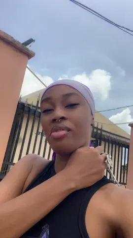 😭😭😭long skirt 😂😂had to drag it up